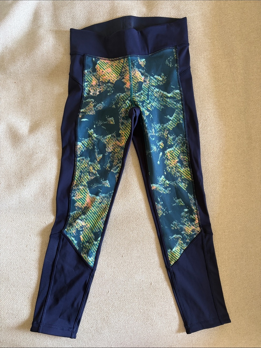 NWT Under Armour Women's Heat Gear Compression Ankle Crop Reversible Leggings